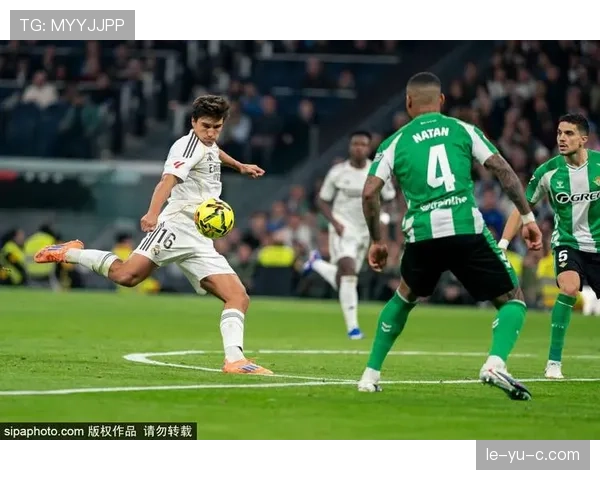 莱万特逼抢体系引热议，新战术彰显强劲竞争力