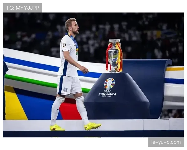 哈里·凯恩生涯轨迹解析：传统中锋向全能进攻核心的转型