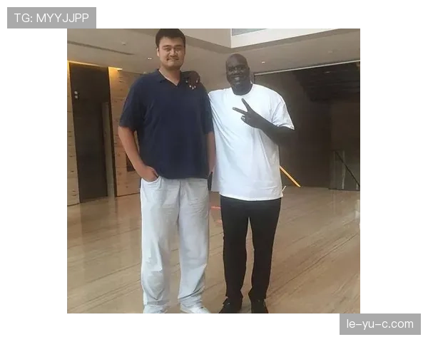 姚明退役后住上海老洋房，早餐吃三明治配手冲咖啡，球迷路过差点没认出来