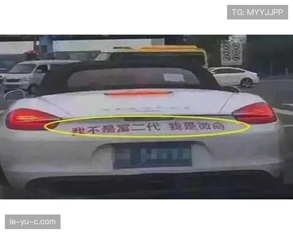 孔帕尼停着豪车拎着菜刀钻进小巷，路人都愣住了