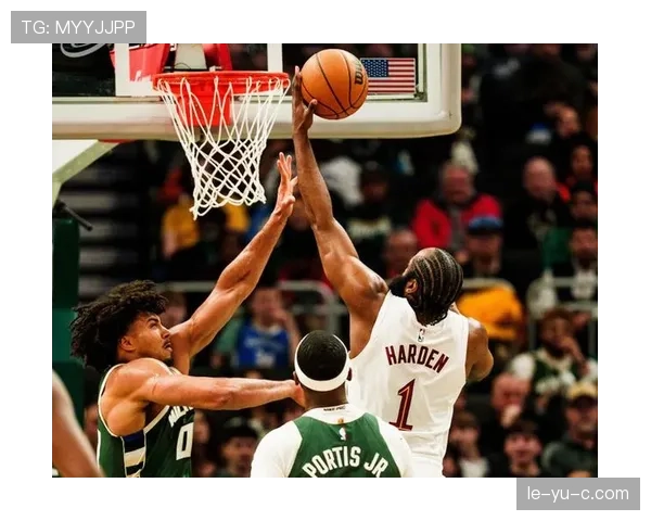 米德尔顿多次挡拆制造空位，助雄鹿提升关键三分命中率