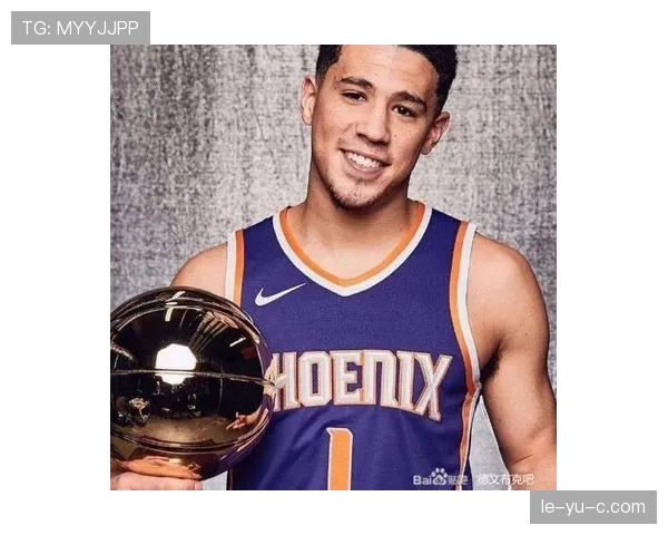 德文·布克无球跑动提升三分效率明显 拉开与队友得分差距